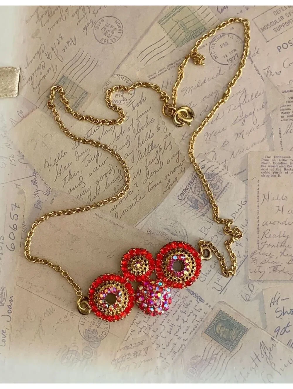 Vintage Dazzling Red Crystal Statement Necklace with Gold Chain